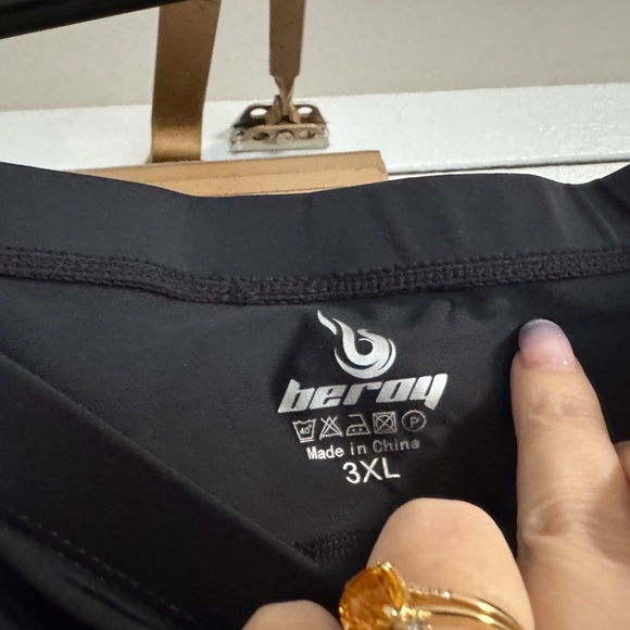 Beroy Padded Bike Shorts (NWOT) - Picture 4 of 5